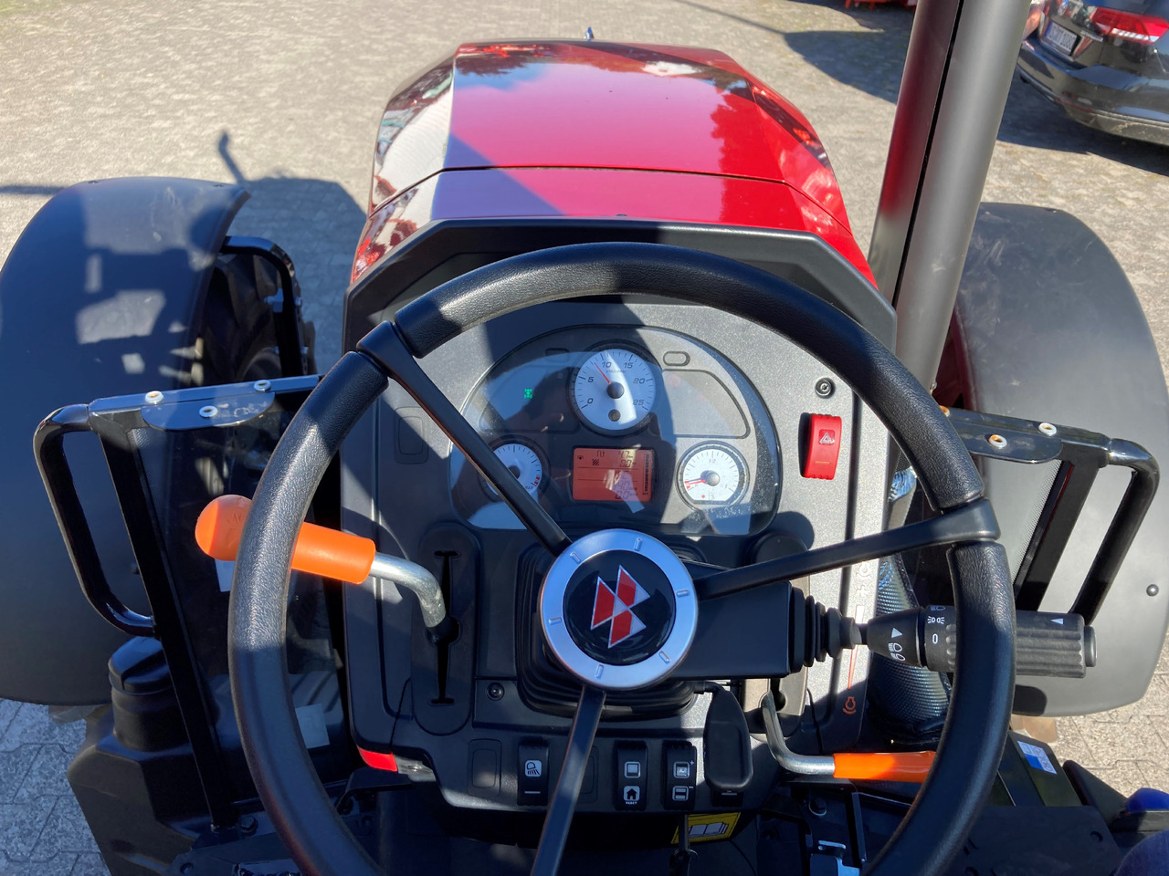 Massey Ferguson 4708 M Plattform Essential - Трактор: фото 3 Massey Ferguson 4708 M Plattform Essential - Трактор: фото 3