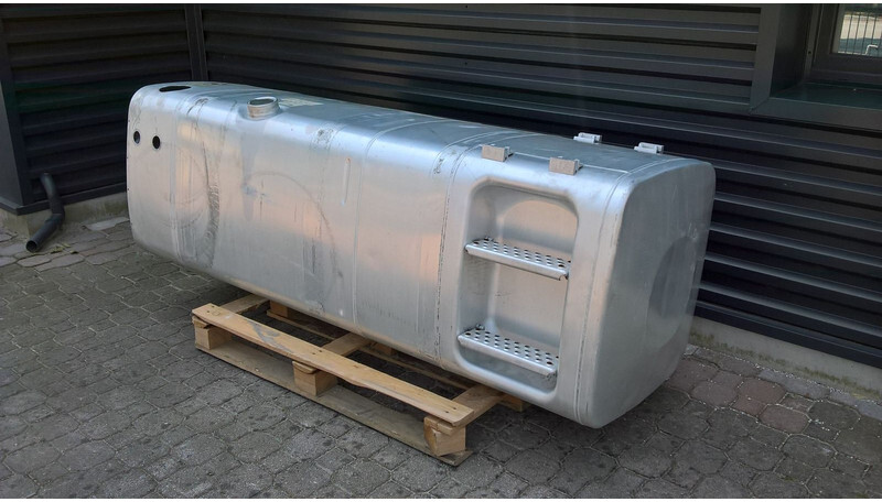 MAN 780L + 85L AdBlue - Топливный бак для Грузовиков: фото 2 MAN 780L + 85L AdBlue - Топливный бак для Грузовиков: фото 2
