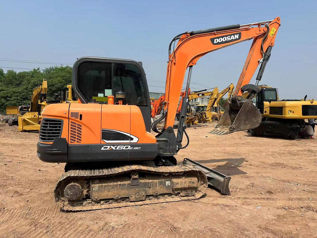 DOOSAN DX60 - Гусеничный экскаватор: фото 1 DOOSAN DX60 - Гусеничный экскаватор: фото 1