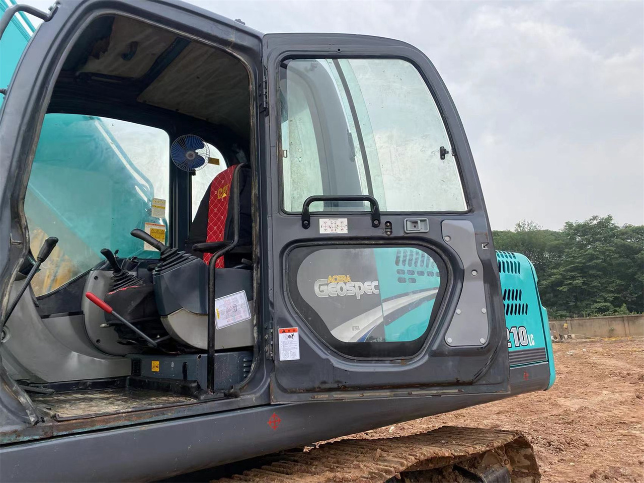 KOBELCO SK210LC-8 - Гусеничный экскаватор: фото 5 KOBELCO SK210LC-8 - Гусеничный экскаватор: фото 5