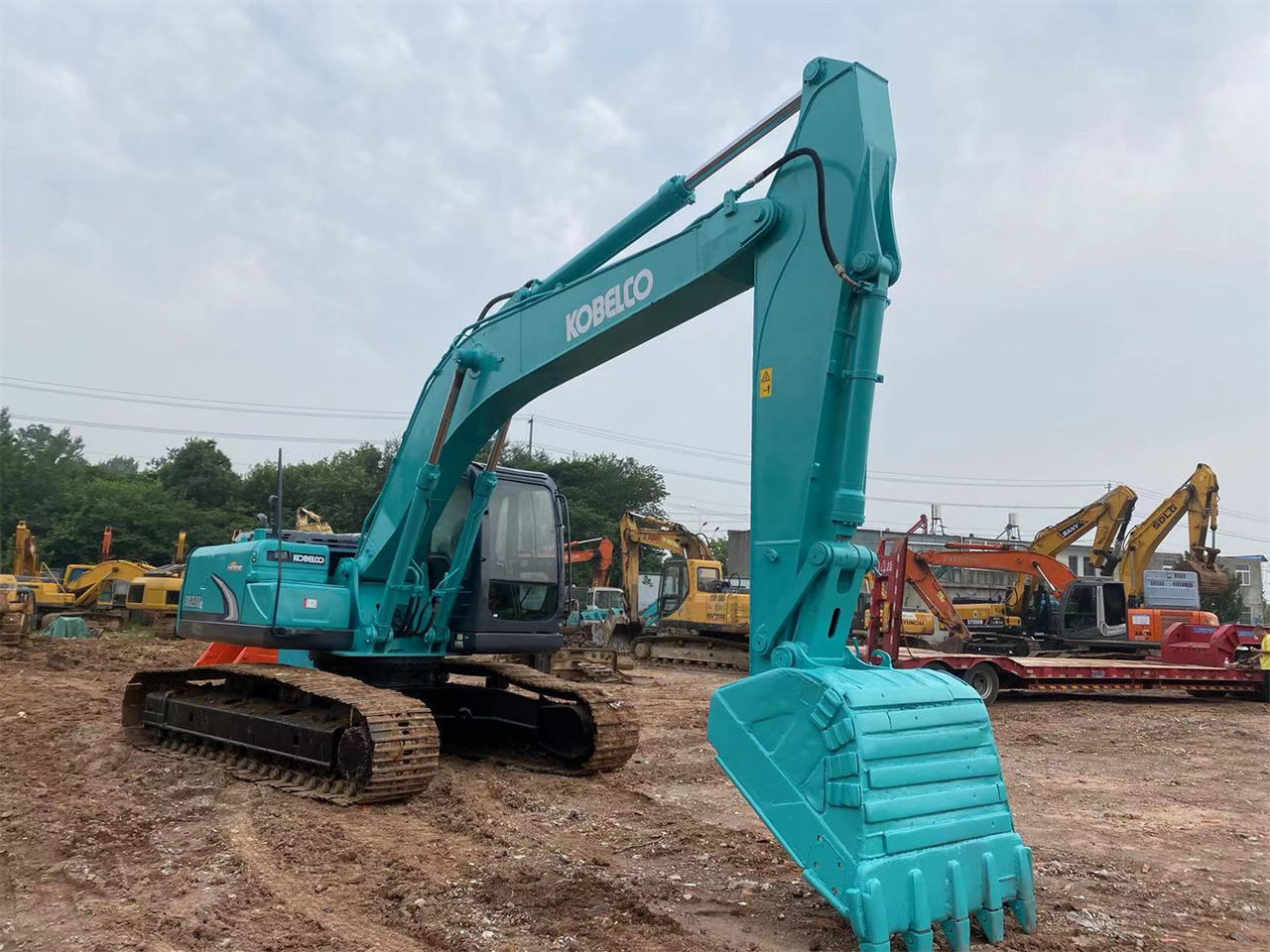 KOBELCO SK210LC-8 - Гусеничный экскаватор: фото 2 KOBELCO SK210LC-8 - Гусеничный экскаватор: фото 2