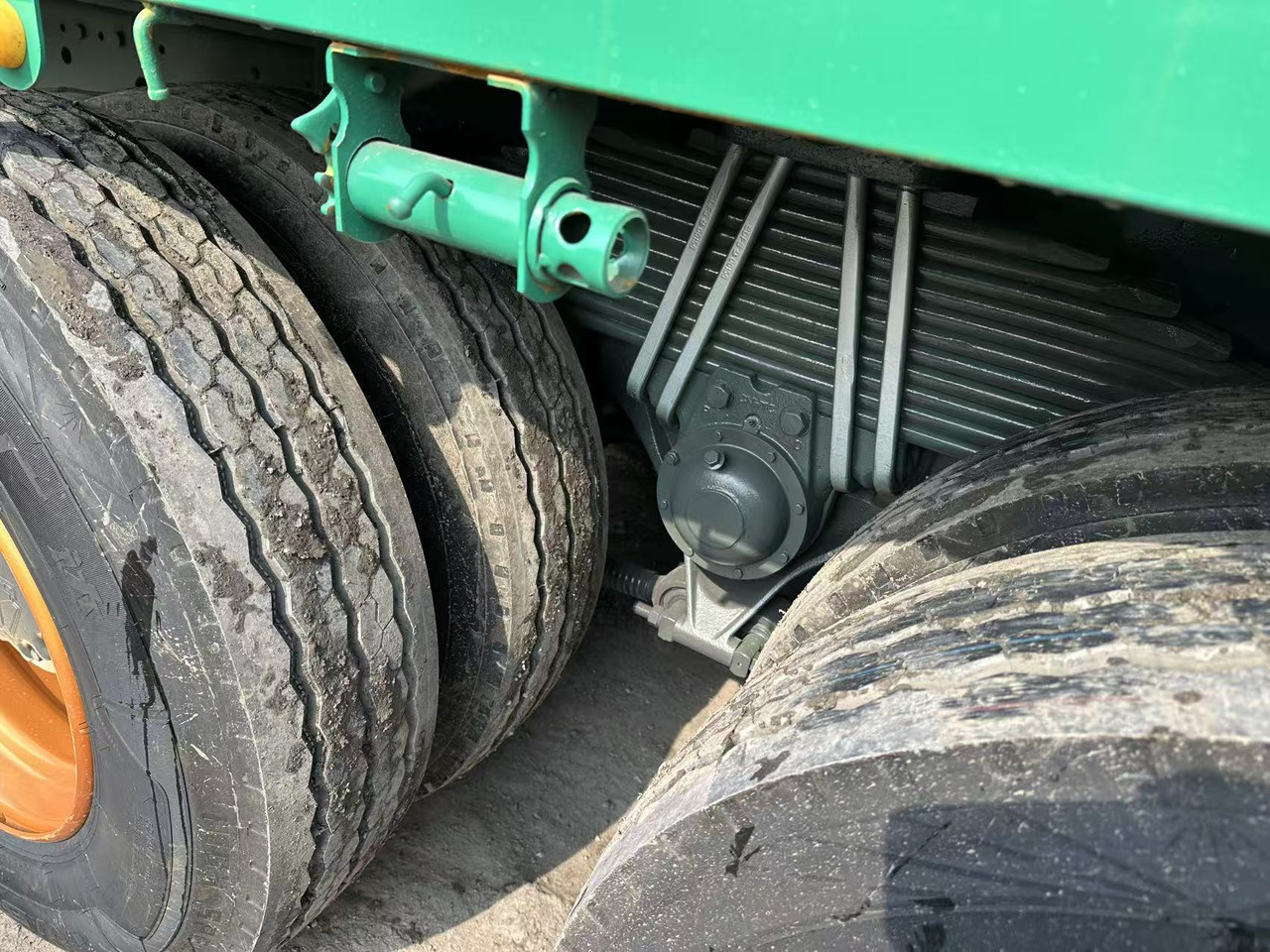 Грузовик бортовой/ Платформа для транспортировки сыпучих материалов SINOTRUK HOWO 420hp 8x4 fence truck: фото 10 Грузовик бортовой/ Платформа для транспортировки сыпучих материалов SINOTRUK HOWO 420hp 8x4 fence truck: фото 10