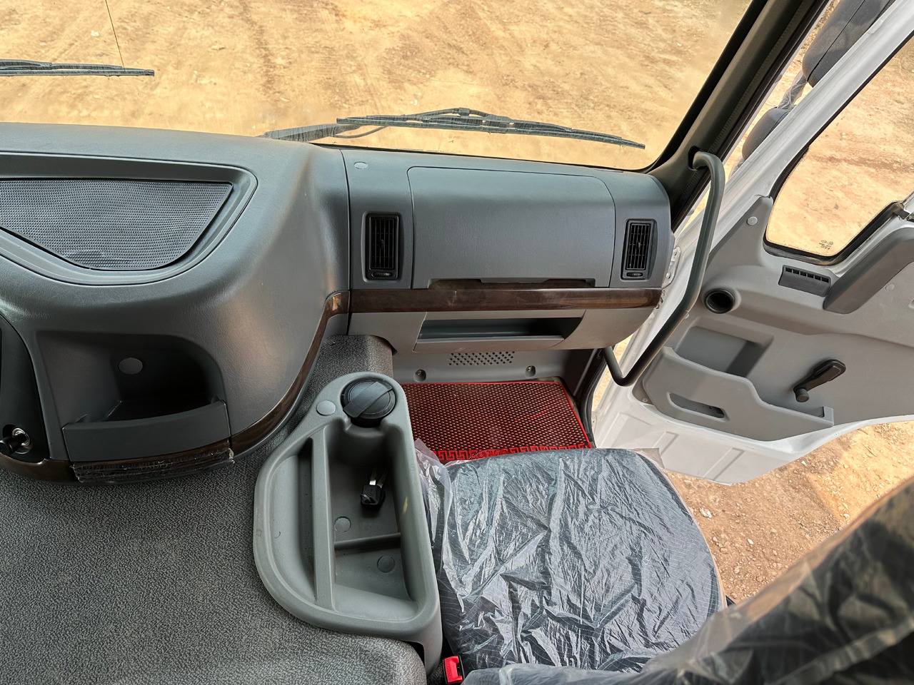 SINOTRUK HOWO Dump truck 371 6x4 - Самосвал: фото 5 SINOTRUK HOWO Dump truck 371 6x4 - Самосвал: фото 5