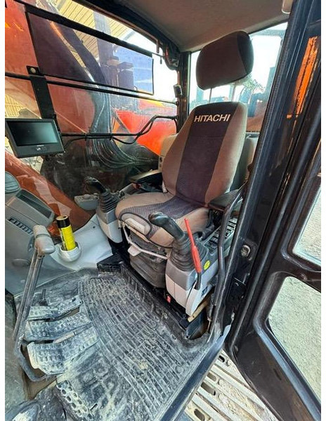 Экскаватор Hitachi ZX225USLC-6: фото 7 Экскаватор Hitachi ZX225USLC-6: фото 7