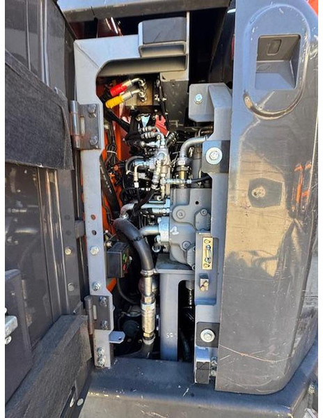 Экскаватор Hitachi ZX225USLC-6: фото 16 Экскаватор Hitachi ZX225USLC-6: фото 16