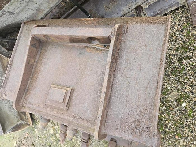 Mecalac 12MXT - Ковш: фото 3 Mecalac 12MXT - Ковш: фото 3