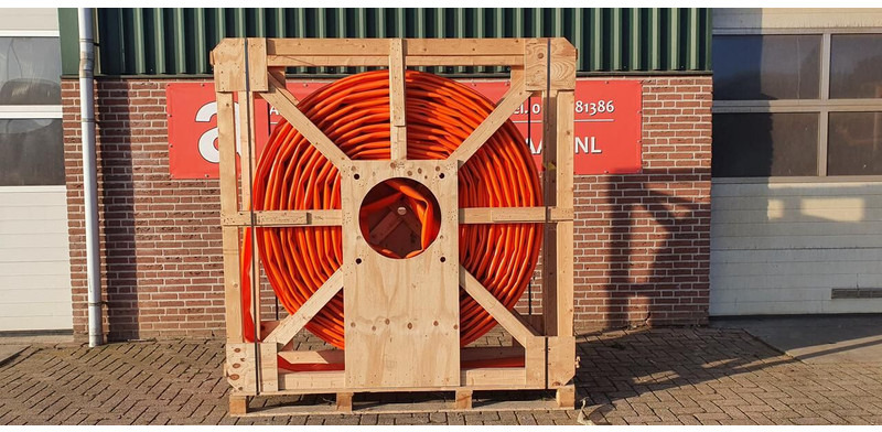 SLEEPSLANG 300 meter 4,5" - Nieuw - Навесное оборудование для Сельскохозяйственной техники: фото 1 SLEEPSLANG 300 meter 4,5" - Nieuw - Навесное оборудование для Сельскохозяйственной техники: фото 1