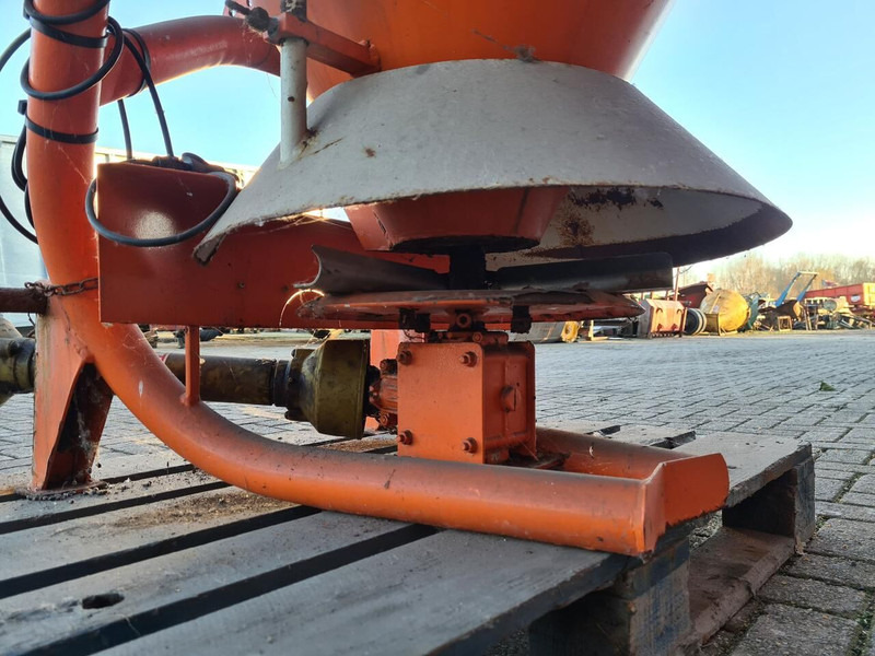 Разбрасыватель песка/ Соли Stoll: фото 7 Разбрасыватель песка/ Соли Stoll: фото 7