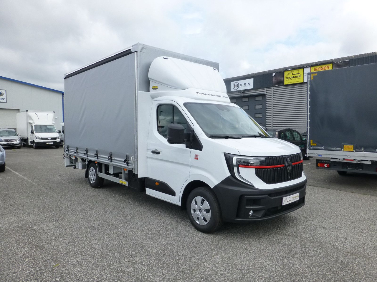 Renault NEW Master Pritsche Plane BÄR Ladebordwand - Тентованный фургон: фото 2 Renault NEW Master Pritsche Plane BÄR Ladebordwand - Тентованный фургон: фото 2