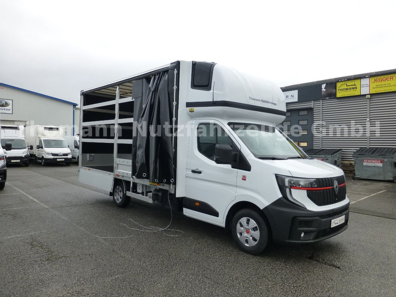 Renault NEW Master Pritsche Plane Schlafkabine - Тентованный фургон: фото 1 Renault NEW Master Pritsche Plane Schlafkabine - Тентованный фургон: фото 1