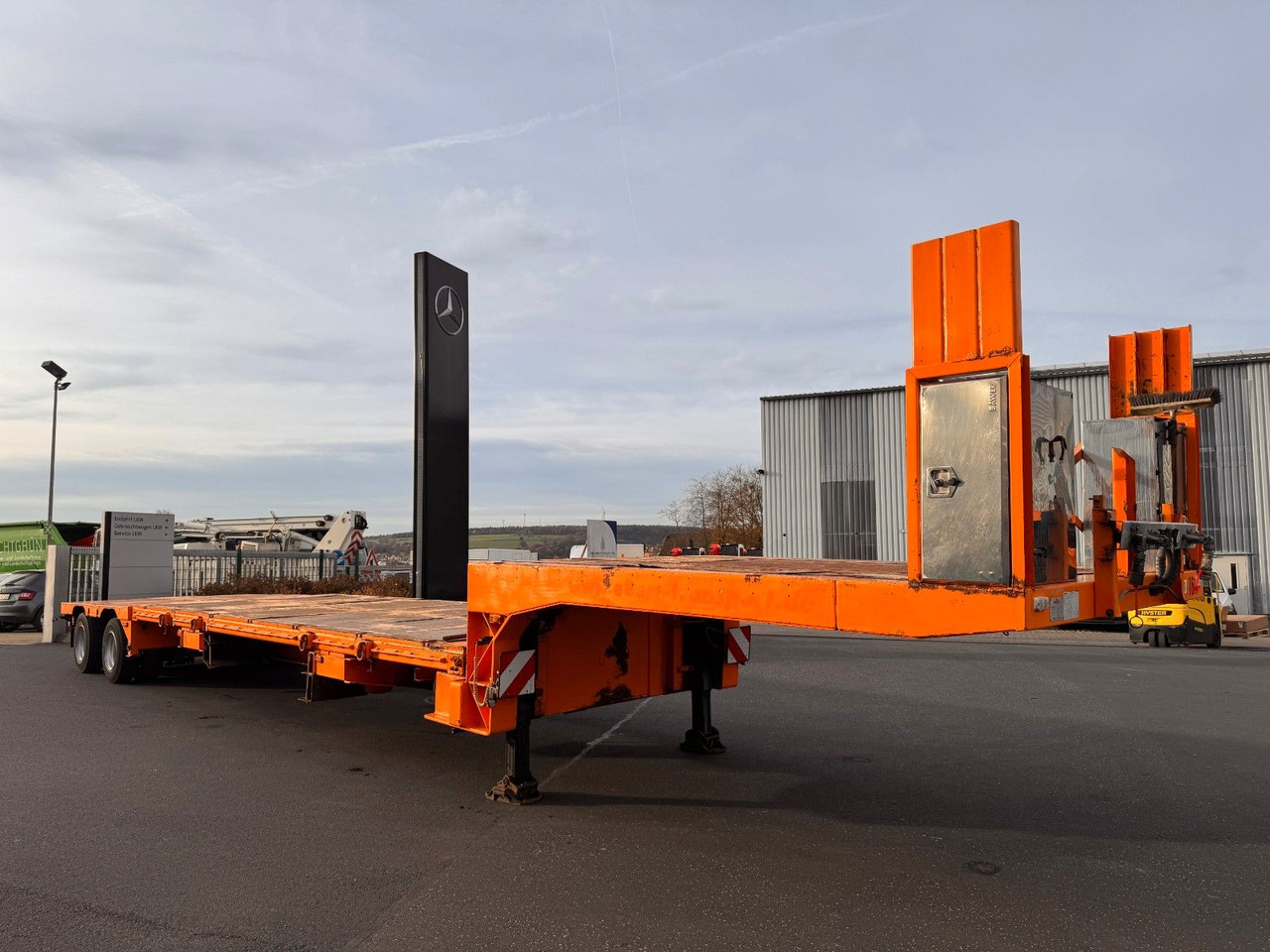 Dinkel DSAFA 36000 Schräglader/Tieflader 2x Lenkachse - Низкорамный полуприцеп: фото 3 Dinkel DSAFA 36000 Schräglader/Tieflader 2x Lenkachse - Низкорамный полуприцеп: фото 3