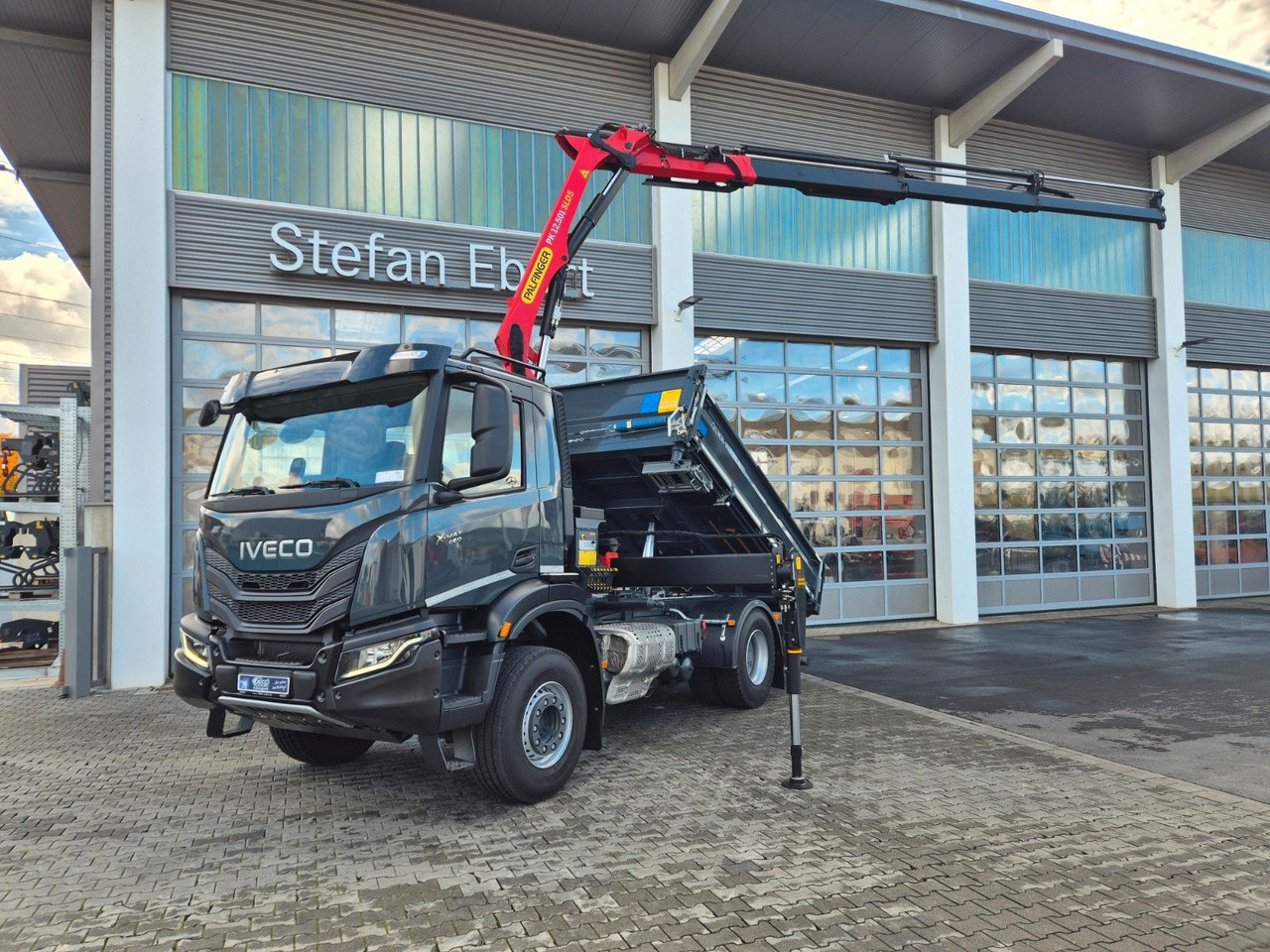 Iveco AD200X46/P HR OFF Palfinger PK 12.501 Funk AHK - Самосвал, Автоманипулятор: фото 1 Iveco AD200X46/P HR OFF Palfinger PK 12.501 Funk AHK - Самосвал, Автоманипулятор: фото 1