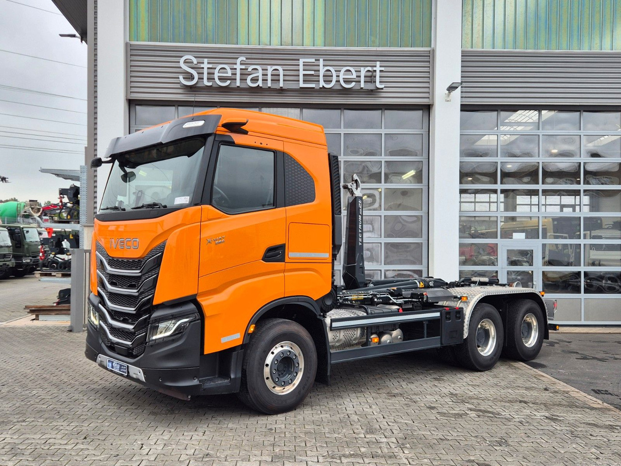 Iveco AS300X58Z/P HR ON+ 6x4 Meiller RS21.60 Funk AHK - Крюковой мультилифт: фото 1 Iveco AS300X58Z/P HR ON+ 6x4 Meiller RS21.60 Funk AHK - Крюковой мультилифт: фото 1