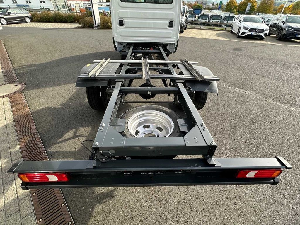 Iveco Daily 50C18 3.0L *R3750mm*Navi*Klima* 3x - Грузовик-шасси: фото 5 Iveco Daily 50C18 3.0L *R3750mm*Navi*Klima* 3x - Грузовик-шасси: фото 5
