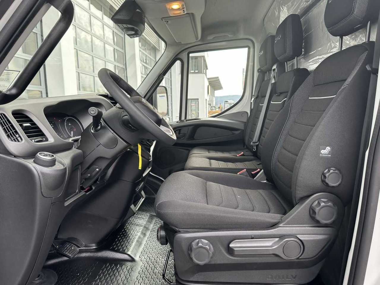 Новый Фургон с закрытым кузовом Iveco Daily 70C18 HA8 *LBW*Schwenkwandkoffer*: фото 12