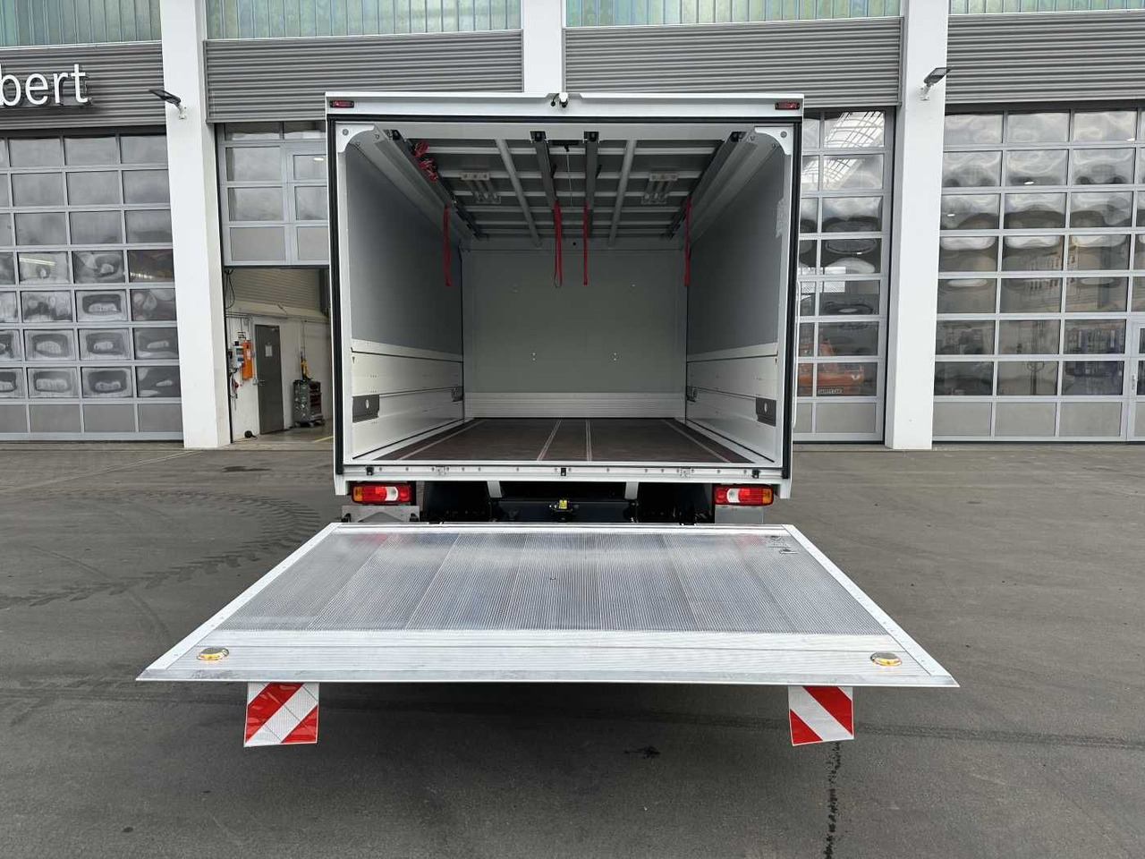 Новый Фургон с закрытым кузовом Iveco Daily 70C18 HA8 *LBW*Schwenkwandkoffer*: фото 7