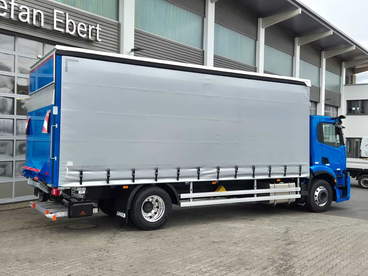 Тентованный грузовик Iveco S-Way AD190S40/P Curtainsider *MirrorCam*LBW*: фото 12 Тентованный грузовик Iveco S-Way AD190S40/P Curtainsider *MirrorCam*LBW*: фото 12