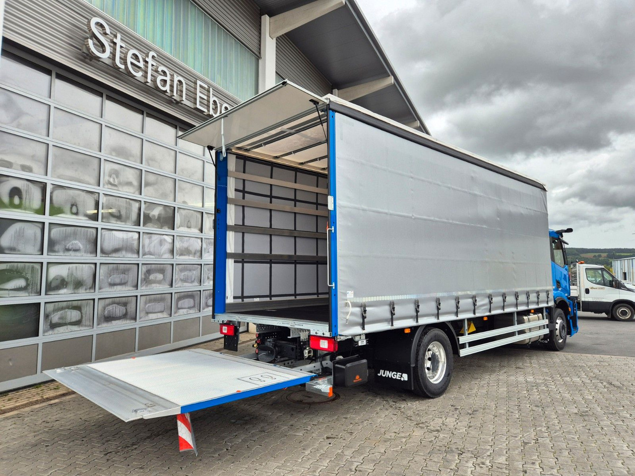 Тентованный грузовик Iveco S-Way AD190S40/P Curtainsider *MirrorCam*LBW*: фото 14 Тентованный грузовик Iveco S-Way AD190S40/P Curtainsider *MirrorCam*LBW*: фото 14