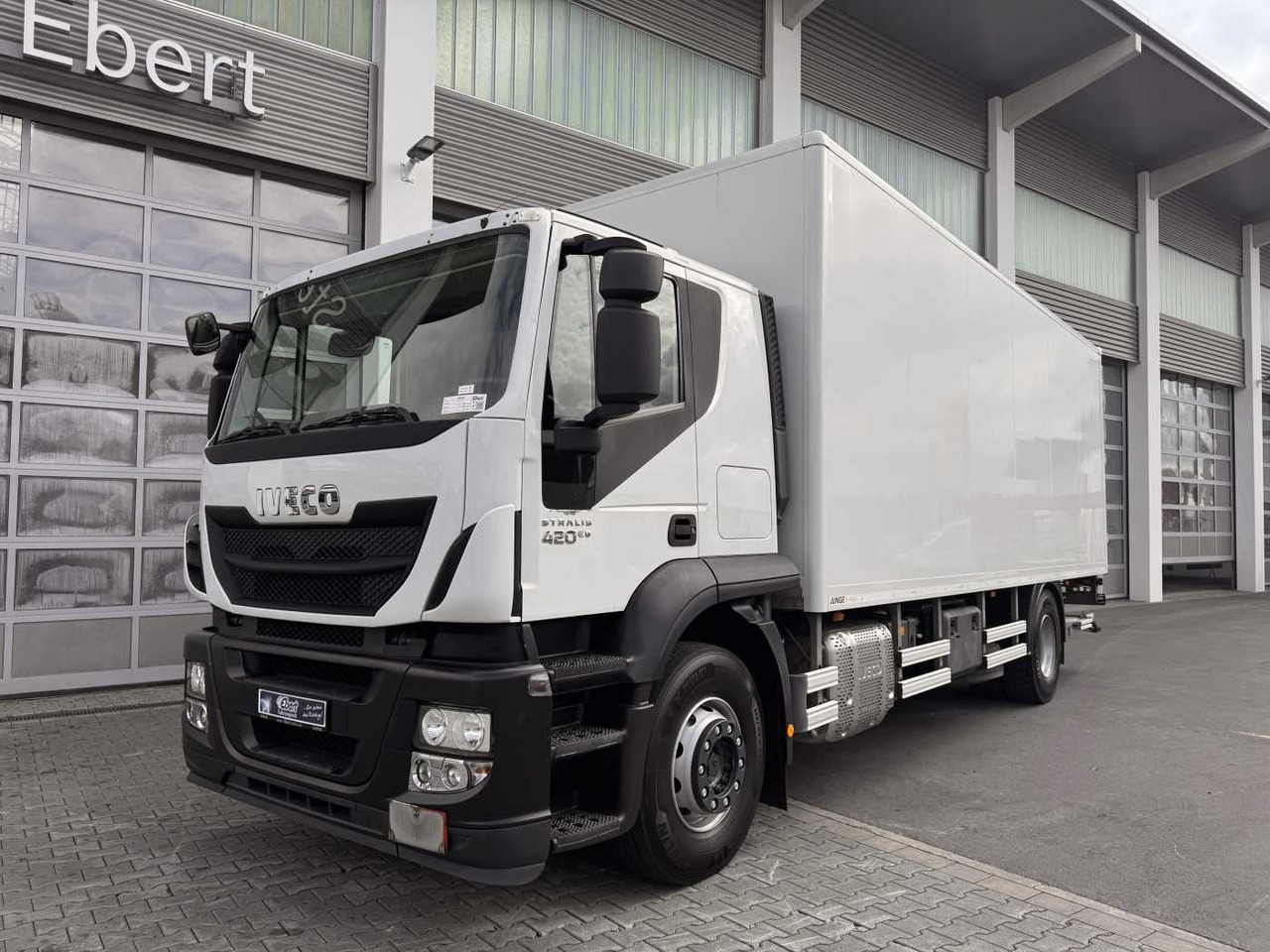 Iveco Stralis AT190S42/FP-D 4x2 Koffer+LBW faltbar AHK - Грузовик с закрытым кузовом: фото 4 Iveco Stralis AT190S42/FP-D 4x2 Koffer+LBW faltbar AHK - Грузовик с закрытым кузовом: фото 4