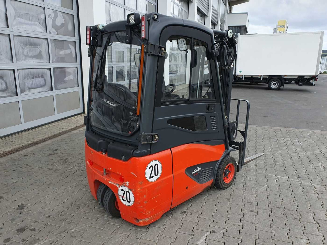 Linde E14 - 02 / Triplex: 4.00m! / SS / nur 2.119h! - Электропогрузчик: фото 4 Linde E14 - 02 / Triplex: 4.00m! / SS / nur 2.119h! - Электропогрузчик: фото 4