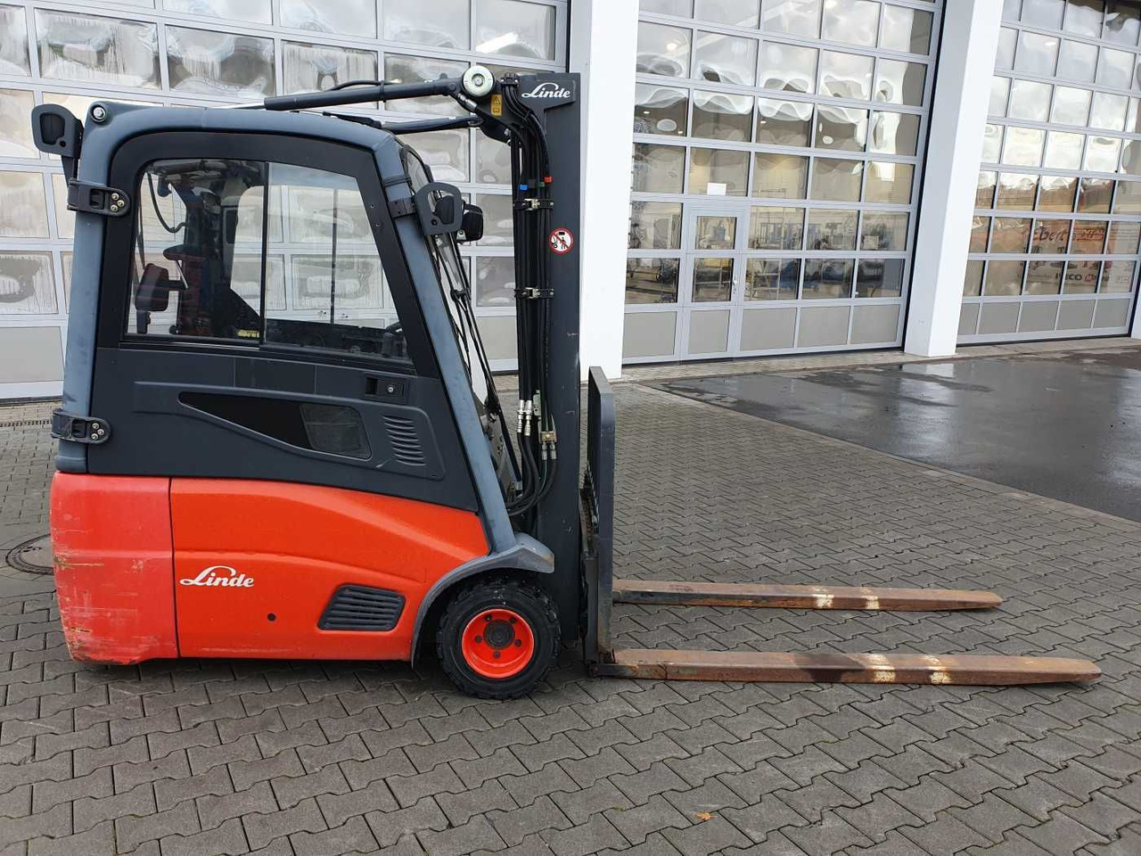 Linde E18 - 01 / Triplex: 4.50m! / SS / nur 5.672h! - Электропогрузчик: фото 3 Linde E18 - 01 / Triplex: 4.50m! / SS / nur 5.672h! - Электропогрузчик: фото 3