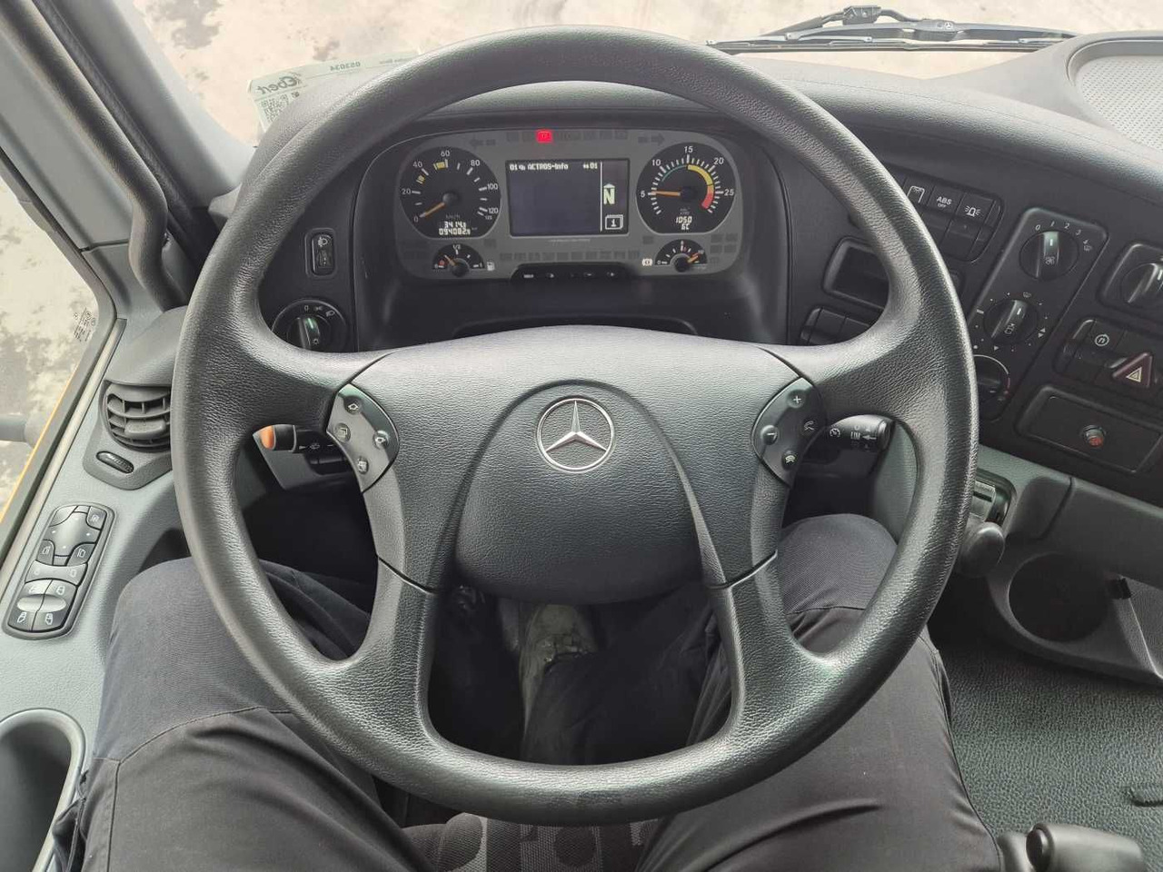 Подметально-уборочная машина Mercedes-Benz Actros 2032 A 4x4 Bucher STKF 9500 Airport 30x: фото 14