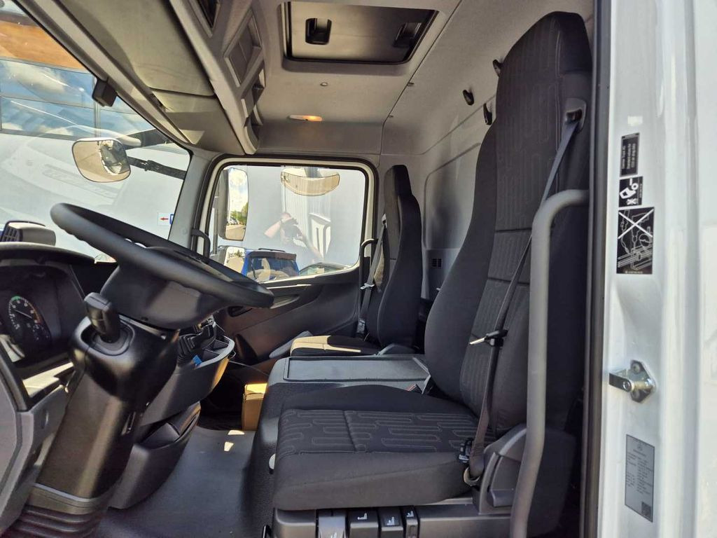 Фото интерьера 1: Mercedes-Benz Atego 818 L Fahrgestell, 6 Stück vorhanden Mercedes-Benz Atego 818 L Fahrgestell, 2 Stück vorhanden в лизинг Mercedes-Benz Atego 818 L Fahrgestell, 6 Stück vorhanden Mercedes-Benz Atego 818 L Fahrgestell, 2 Stück vorhanden