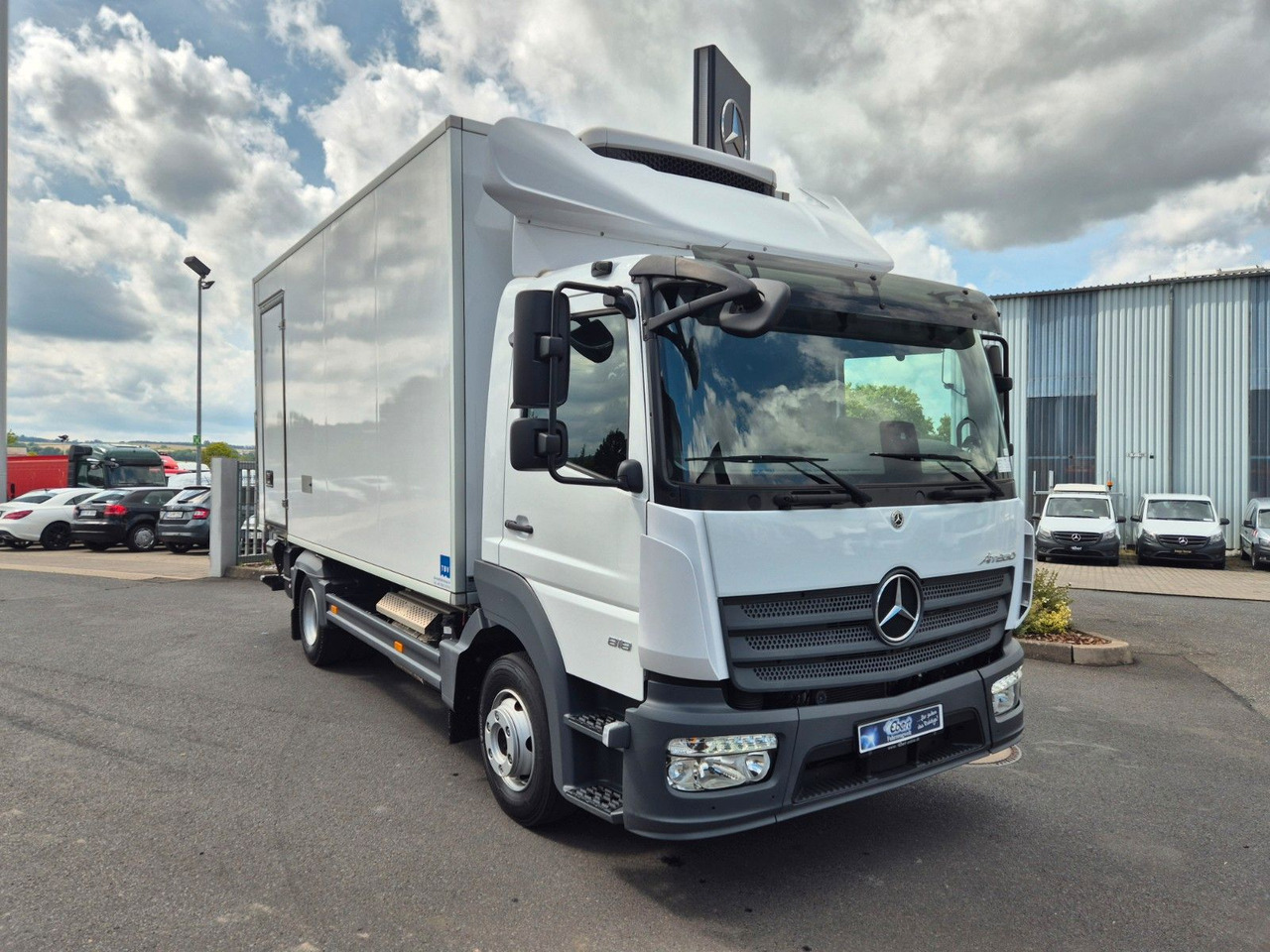 Mercedes-Benz Atego 818 L Kühlkoffer + LBW Carrier Xarios 6 - Фургон-рефрижератор: фото 2 Mercedes-Benz Atego 818 L Kühlkoffer + LBW Carrier Xarios 6 - Фургон-рефрижератор: фото 2