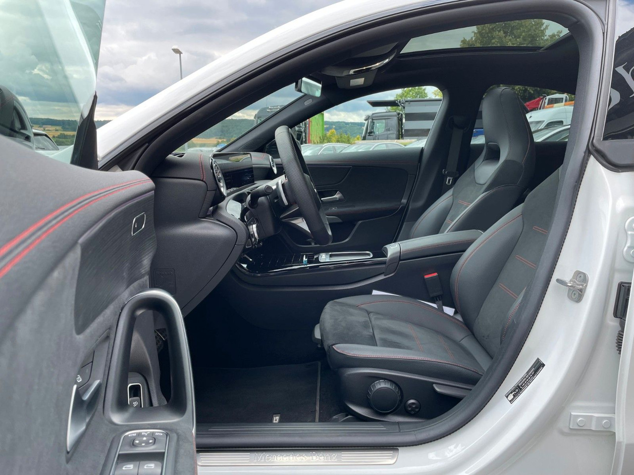 Купе Mercedes-Benz CLA 200 AMG Pano+R-Kamera+19"+TOTW+DISTR+MULITBE: фото 9 Купе Mercedes-Benz CLA 200 AMG Pano+R-Kamera+19"+TOTW+DISTR+MULITBE: фото 9