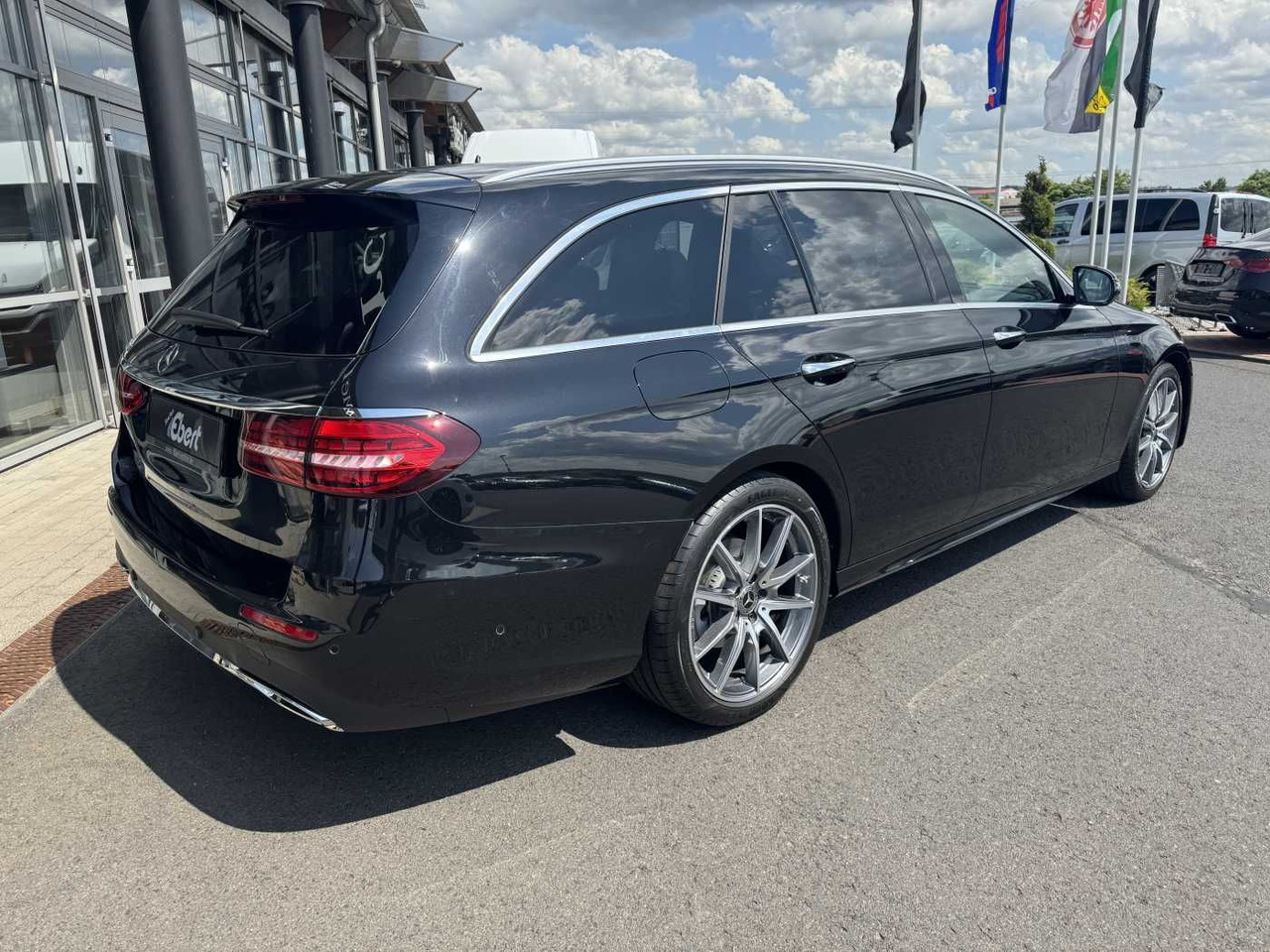 Mercedes-Benz E 220d AMG+Pano+Burm+Distr+Memory+AHK+360 - Легковой автомобиль: фото 4 Mercedes-Benz E 220d AMG+Pano+Burm+Distr+Memory+AHK+360 - Легковой автомобиль: фото 4
