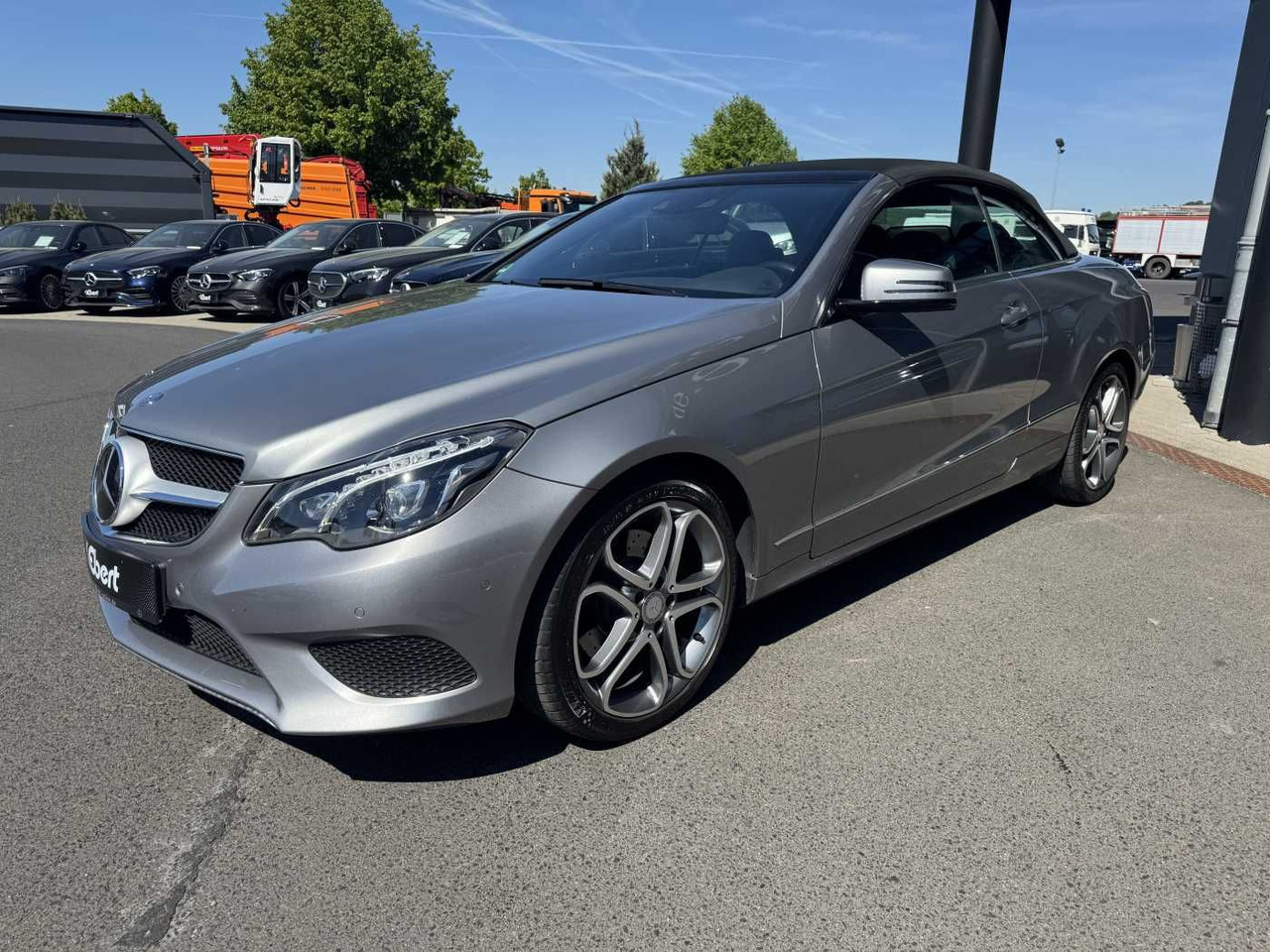 Mercedes-Benz E 300 Cabrio Sportpaket+Distr+Airscarf+SItzKlima - Легковой автомобиль: фото 2 Mercedes-Benz E 300 Cabrio Sportpaket+Distr+Airscarf+SItzKlima - Легковой автомобиль: фото 2