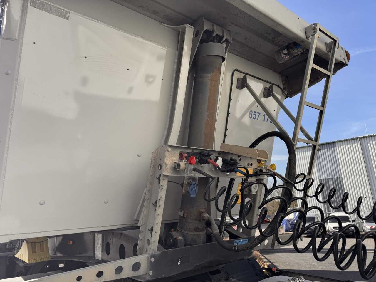 Самосвальный полуприцеп Schmitz Cargobull SGF*S3 SKI 24 SL 7.2 Mulde 23m³ Liftachse 5x Schmitz Cargobull SGF*S3 SKI 24 SL 7.2 Alu-Mulde 23m³ Liftachse: фото 9 Самосвальный полуприцеп Schmitz Cargobull SGF*S3 SKI 24 SL 7.2 Mulde 23m³ Liftachse 5x Schmitz Cargobull SGF*S3 SKI 24 SL 7.2 Alu-Mulde 23m³ Liftachse: фото 9