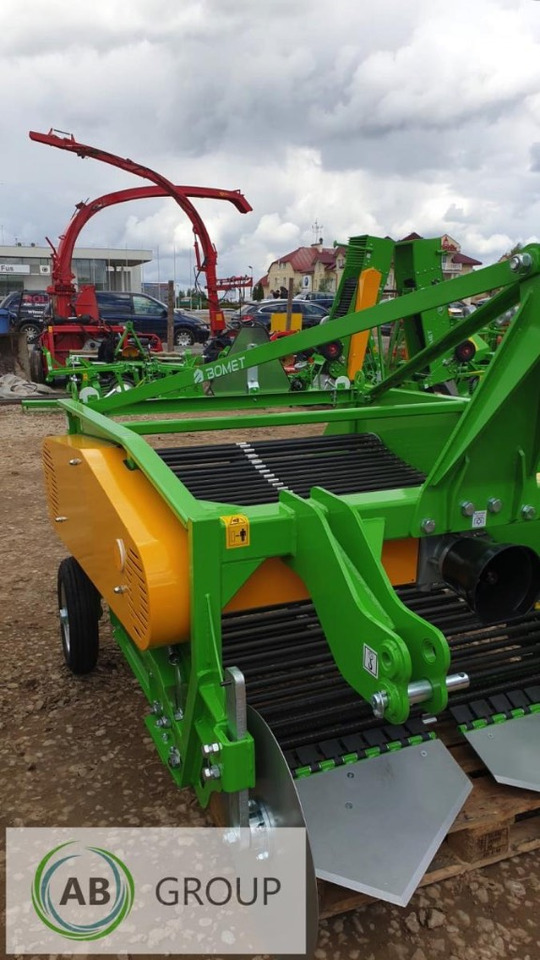 2-row Conveyor Digger Bomet Upus Z656/3 - Картофелеуборочный комбайн: фото 2 2-row Conveyor Digger Bomet Upus Z656/3 - Картофелеуборочный комбайн: фото 2