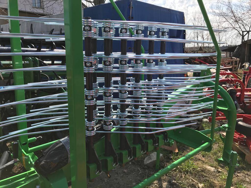 Inter-Tech Rotary Rake ZKT-420, 4.2 m - Сеноворошилка: фото 3 Inter-Tech Rotary Rake ZKT-420, 4.2 m - Сеноворошилка: фото 3