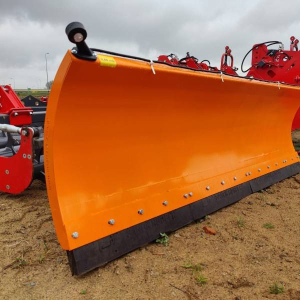 Inter-tech Snow plough 2,6m straight - ON STOCK - Отвал для снега для Сельскохозяйственной техники: фото 1 Inter-tech Snow plough 2,6m straight - ON STOCK - Отвал для снега для Сельскохозяйственной техники: фото 1