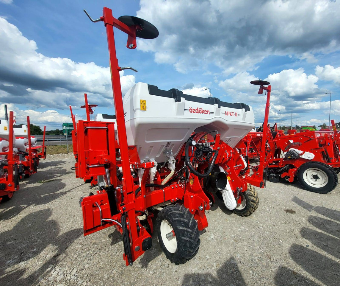 Ozdoken six-row pneumatic precision seeder, VPKT-DG6, PVC fertiliser tank - on stock - Сеялка точного высева: фото 1 Ozdoken six-row pneumatic precision seeder, VPKT-DG6, PVC fertiliser tank - on stock - Сеялка точного высева: фото 1