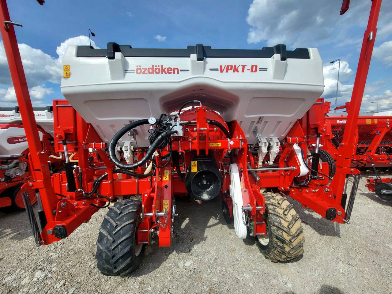 Ozdoken six-row pneumatic precision seeder, VPKT-DG6, PVC fertiliser tank - on stock - Сеялка точного высева: фото 2 Ozdoken six-row pneumatic precision seeder, VPKT-DG6, PVC fertiliser tank - on stock - Сеялка точного высева: фото 2