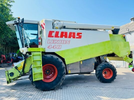 Claas LEXION 440 - Зерноуборочный комбайн: фото 1 Claas LEXION 440 - Зерноуборочный комбайн: фото 1
