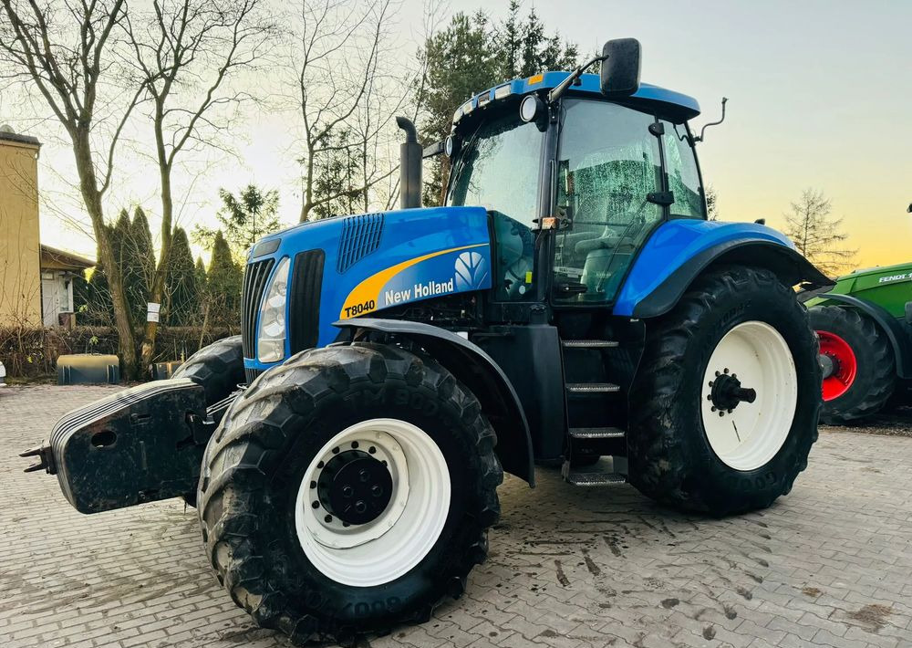 New Holland T8040 - Трактор: фото 3 New Holland T8040 - Трактор: фото 3