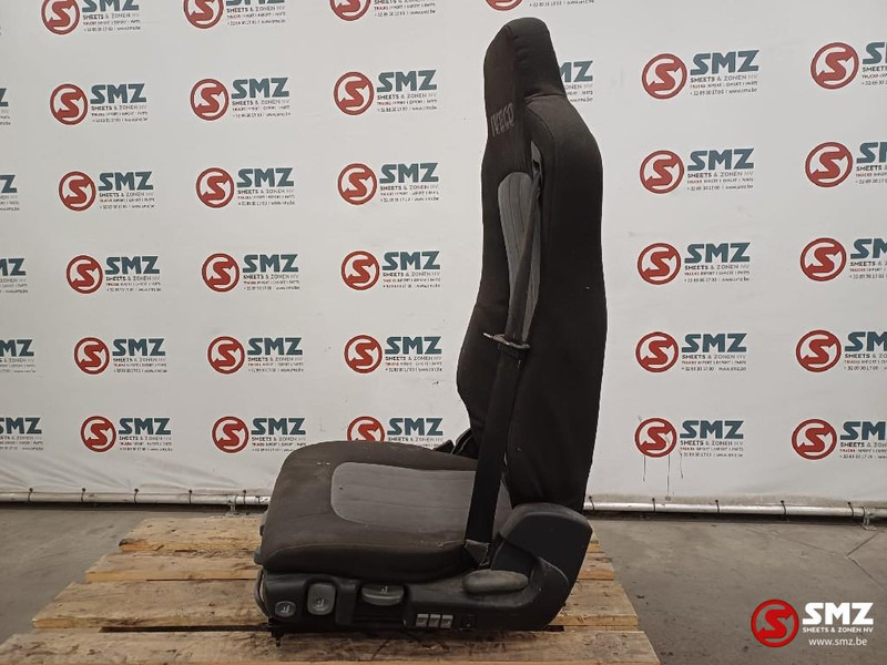 Iveco Occ bestuurdersstoel Iveco - Кабина и интерьер для Грузовиков: фото 4 Iveco Occ bestuurdersstoel Iveco - Кабина и интерьер для Грузовиков: фото 4