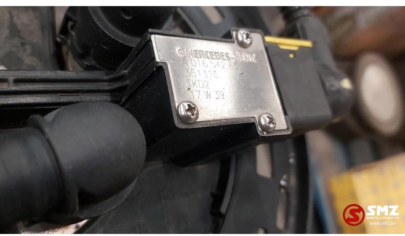 Mercedes-Benz Occ AdBlue tankvlotter Mercedes Actros MP4 - Бак для AdBlue для Грузовиков: фото 3 Mercedes-Benz Occ AdBlue tankvlotter Mercedes Actros MP4 - Бак для AdBlue для Грузовиков: фото 3