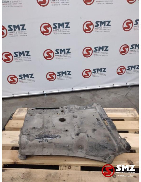 Scania Occ opstapbak rechts Scania 144 1498180 - Кабина и интерьер для Грузовиков: фото 3 Scania Occ opstapbak rechts Scania 144 1498180 - Кабина и интерьер для Грузовиков: фото 3