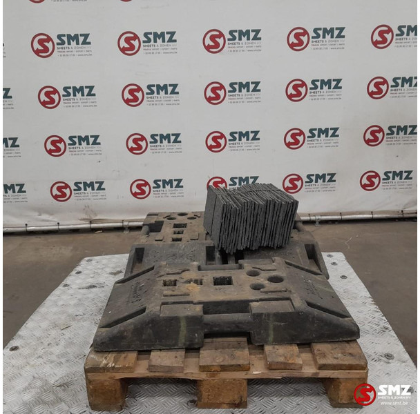 Diversen Occ lot steunvoeten verkeersborden - Запчасти для Грузовиков: фото 4 Diversen Occ lot steunvoeten verkeersborden - Запчасти для Грузовиков: фото 4