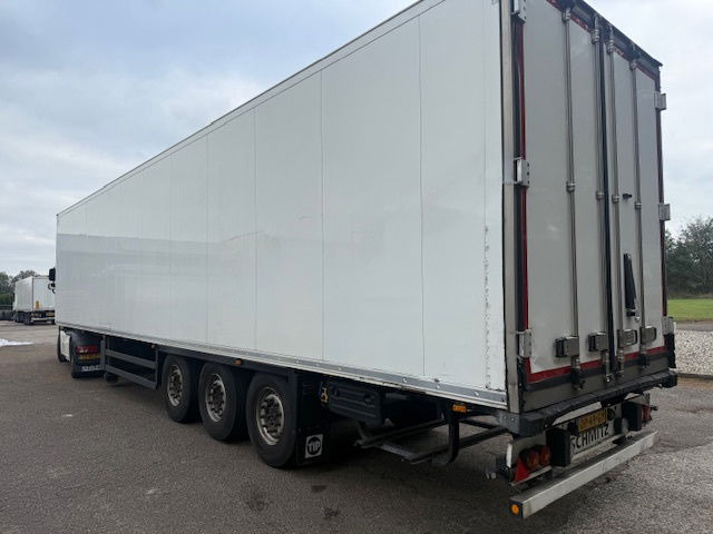 Schmitz Cargobull Vector 1550 liftas - Полуприцеп-рефрижератор: фото 2 Schmitz Cargobull Vector 1550 liftas - Полуприцеп-рефрижератор: фото 2