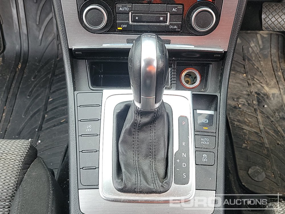 Легковой автомобиль 2011 Volkswagen Passat: фото 30
