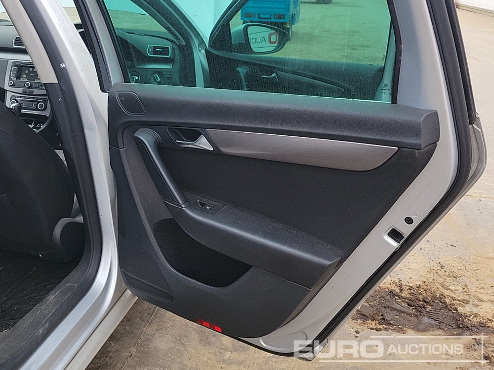 Легковой автомобиль 2011 Volkswagen Passat: фото 23