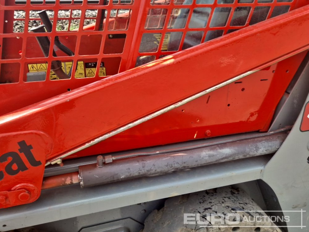 Мини-погрузчик с бортовым поворотом 2014 Bobcat S70: фото 14
