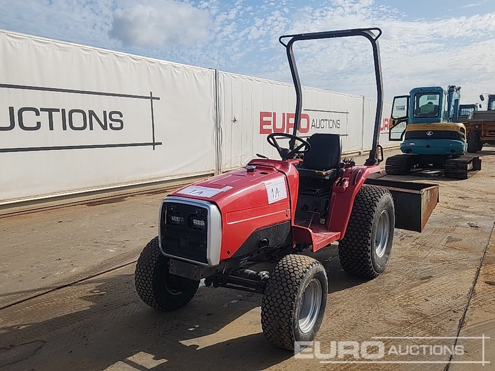 Massey Ferguson 4WD Compact Tractor, Linkbox - Минитрактор: фото 1 Massey Ferguson 4WD Compact Tractor, Linkbox - Минитрактор: фото 1