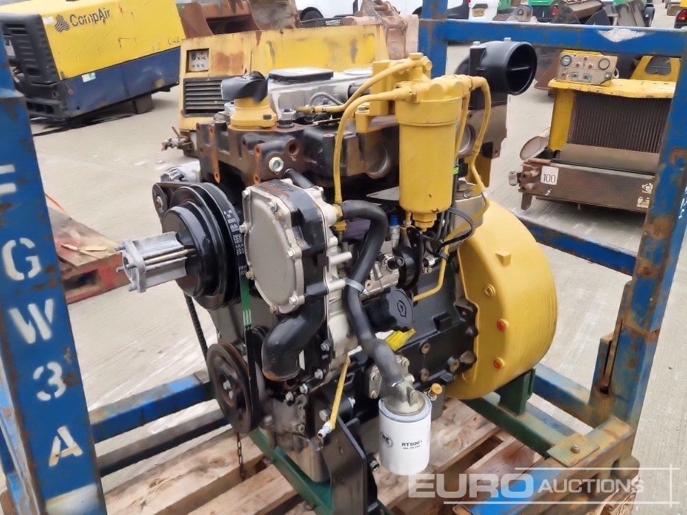 Perkins 3 Cylinder Engine - Двигатель: фото 1 Perkins 3 Cylinder Engine - Двигатель: фото 1