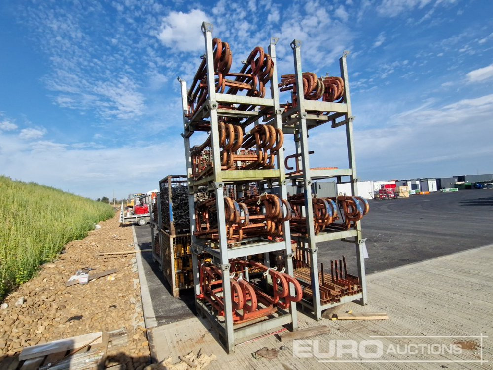 Строительное оборудование Stillage of Adjustable Formwork Brackets (8 of)Stillage of Peri Formwork Fittings & Brackets (12 of), Stillage of Articulated Couplers (4 of): фото 9